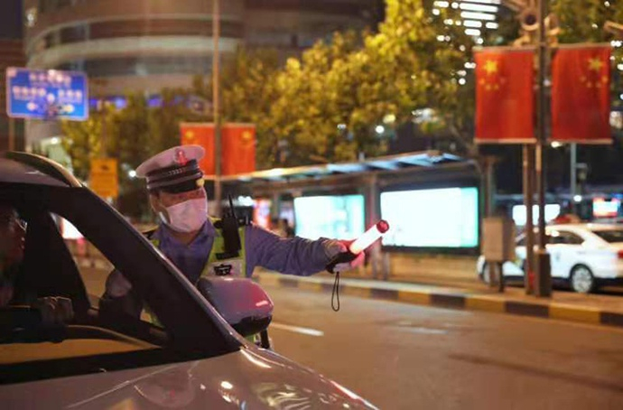 交警执勤。浦东分局供图