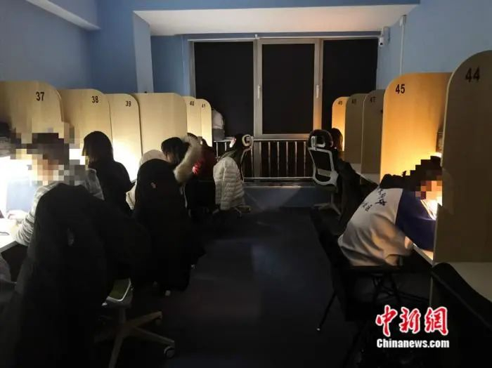 北京某共享自习室中的沉浸式暗室区域。中新网 彭婧如 摄