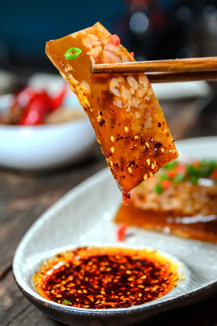 剔透如果冻状的猪皮冻，最爱入口即化的那一刻。摄影/反省，图/图虫·创意