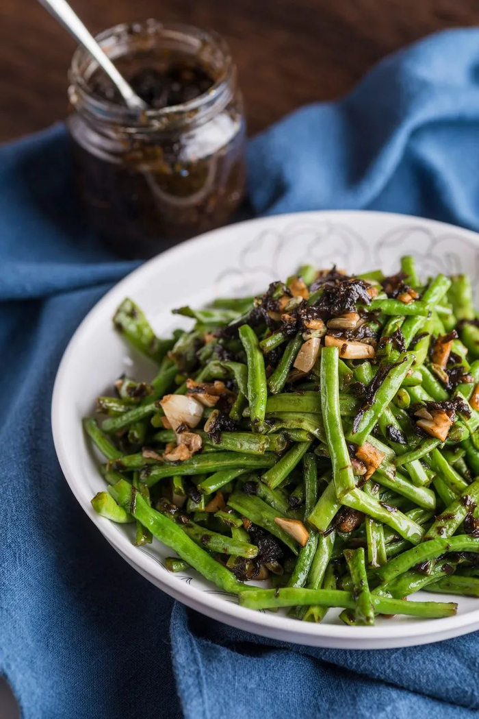 橄榄菜炒豇豆，豇豆和四季豆都是橄榄菜的绝配。摄影/kenpqyp.dfic，图/图虫·创意