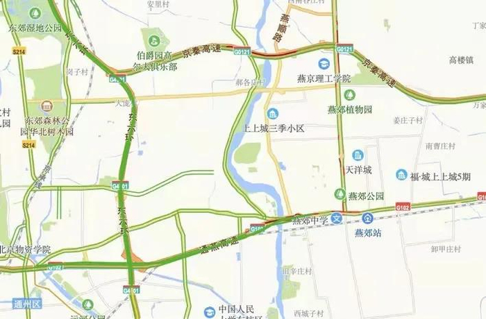 今天早高峰，通燕高速进京检查站、京秦高速进京检查站前道路拥堵严重。图/首发高速出行网