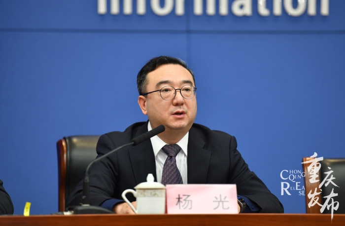 杨光回答记者提问 邹乐 摄
