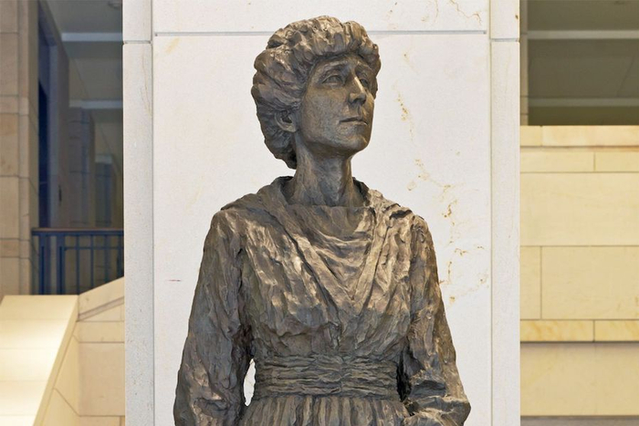  美国众议院第一位女议员珍妮特·兰金，由蒙大拿州捐赠。