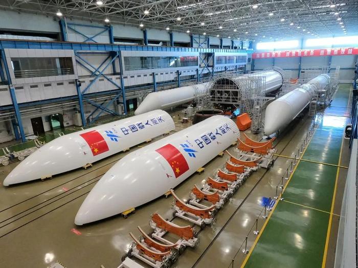 用于发射空间站核心舱的长征五号B火箭。