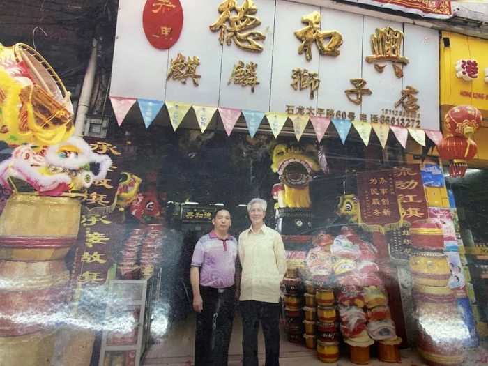 （郭润棠（左）与何镜堂院士（右）合照）