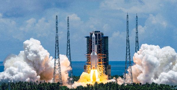 图说：7月23日，长征五号遥四运载火箭点火升空，我国首次火星探测任务开始 新华社 发