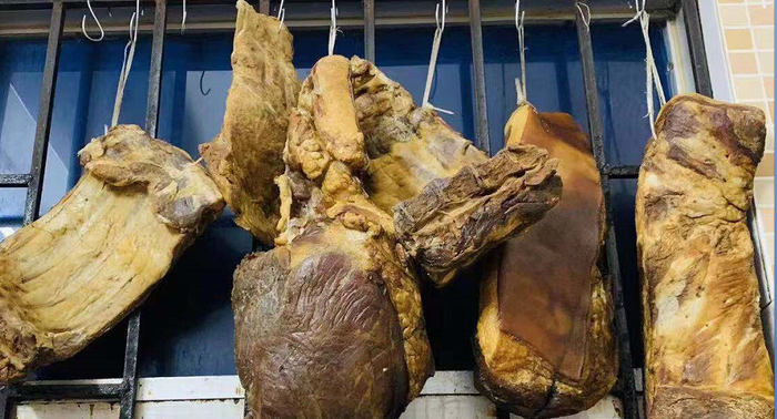 母亲千里迢迢寄来的“家乡的味道”。受访者供图