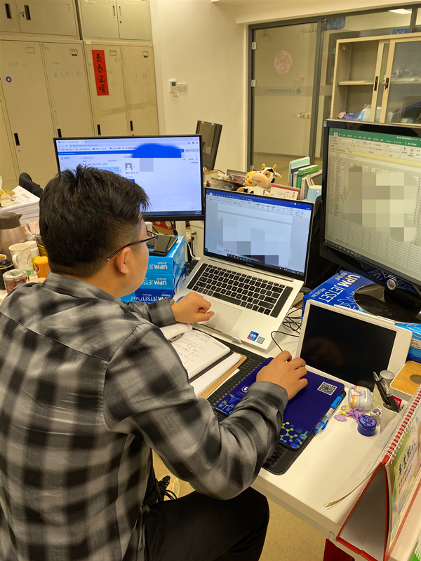 图说：大年初一，市疾控中心新冠防控现场流调组工作人员坚守岗位 市疾控中心供图