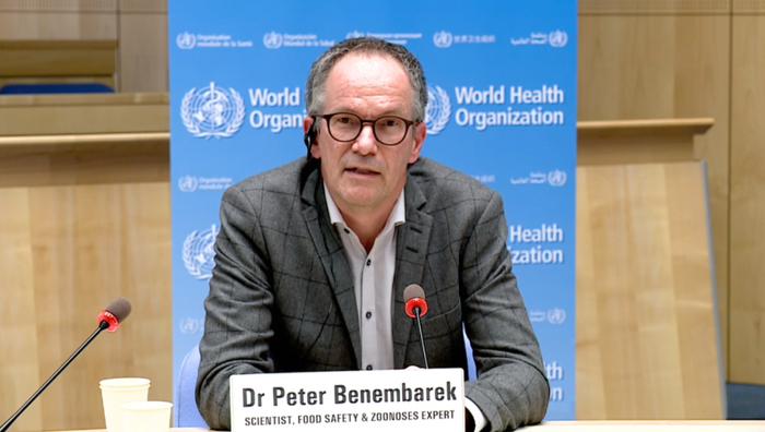 彼得·本·安巴雷克在例行发布会上讲话。/&nbsp;世卫组织线上发布会截图