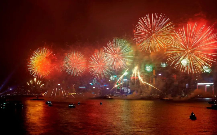 ▲冷烟花其实不“冷”，如操作不慎，不仅会导致人员受伤，还会导致火灾危险。资料图，图文无关。图片来源：新京报网