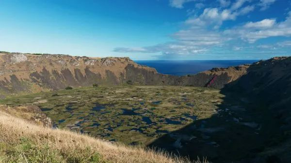 ▲资料图片：复活节岛的拉诺卡乌火山湖（智利国家旅游局提供）