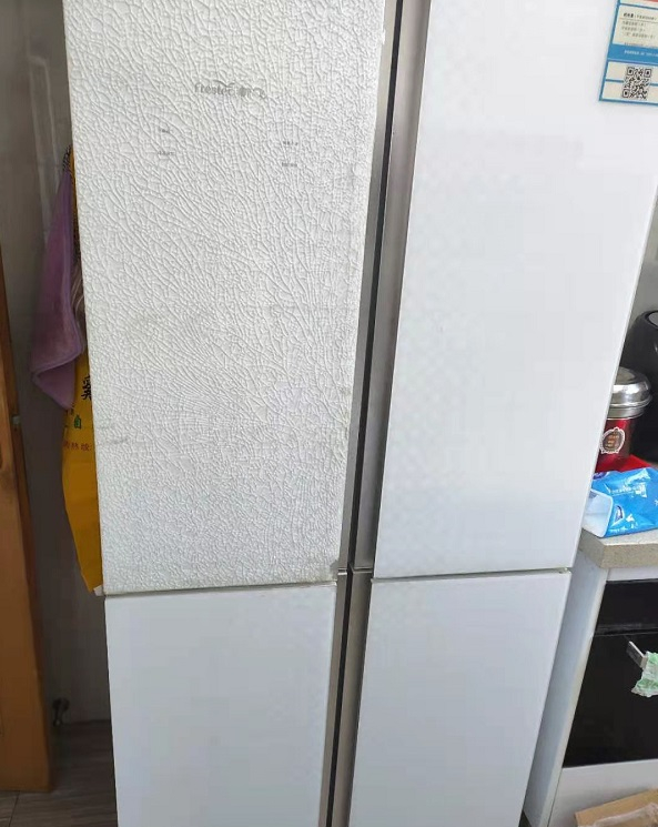 图说：玻璃面板爆裂  采访对象供图