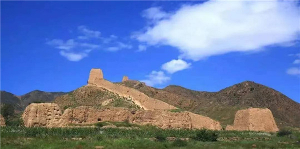 图说：明长城李二口段。