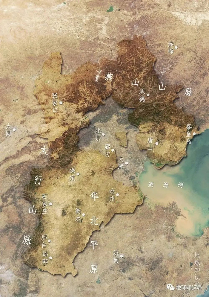 从北京无论是向东北还是西北，翻山越岭绕不开的（底图：NASA）