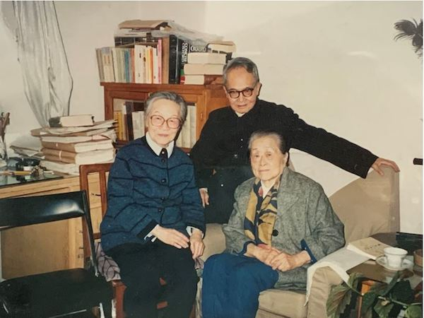 徐永煐夫人张淑义拜访钱锺书、杨绛，1993年，徐庆东摄影，2019年9月笔者翻拍自徐庆来家