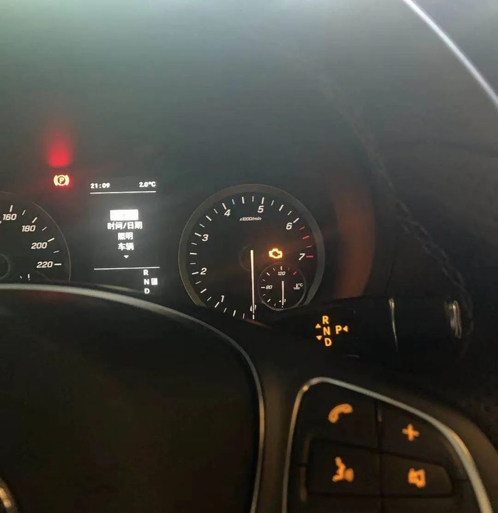 ▲提车后不久汽车发动机故障灯亮起