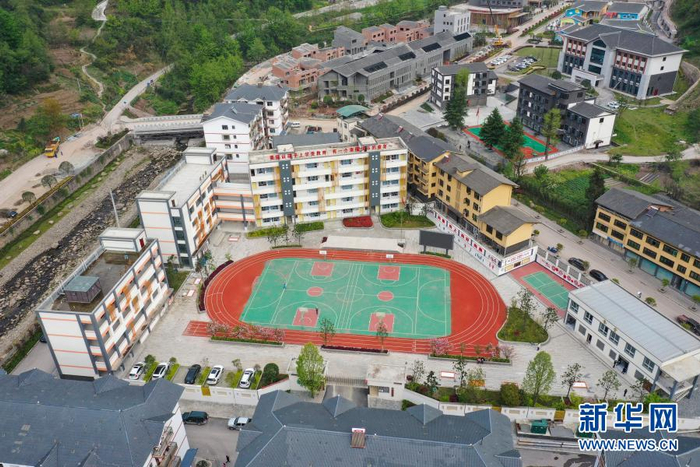 　　这是2020年4月拍摄的位于重庆石柱土家族自治县华溪村的中益乡小学全貌。新华社记者 刘潺 摄