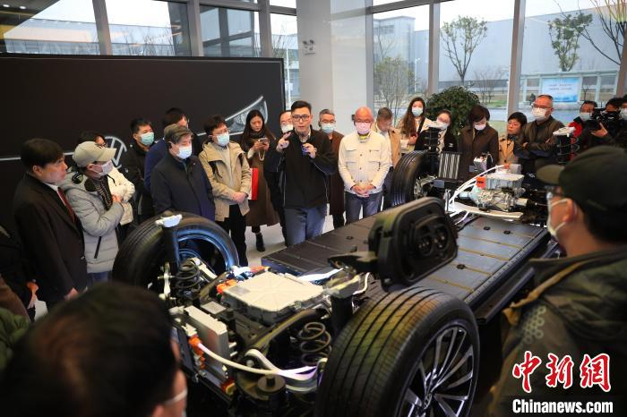 上海海联会考察团参观上汽集团 张亨伟 摄