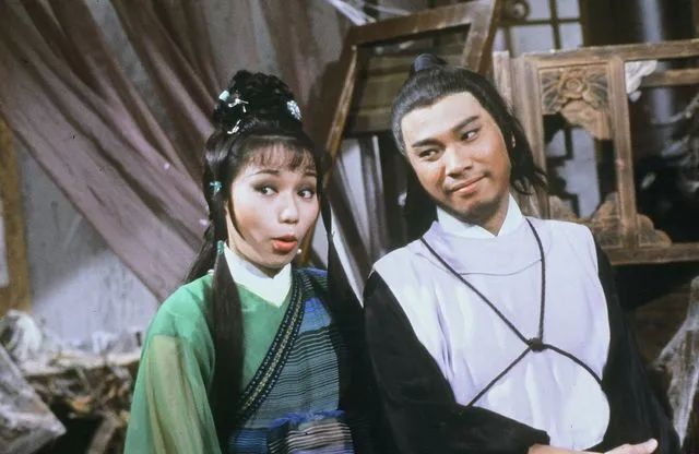 ▲吴孟达（右）因出演郑少秋版《楚留香传奇》而走红。