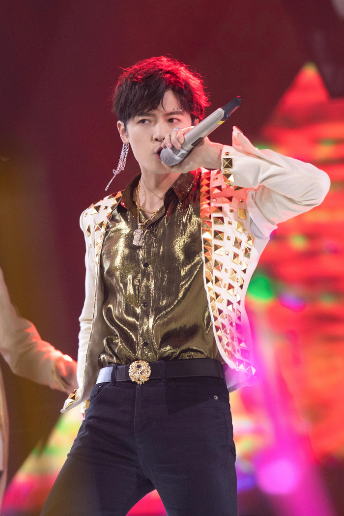 付辛博参加《追光吧！哥哥》。