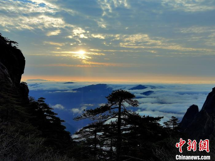 黄山日出景观。　梅建 摄