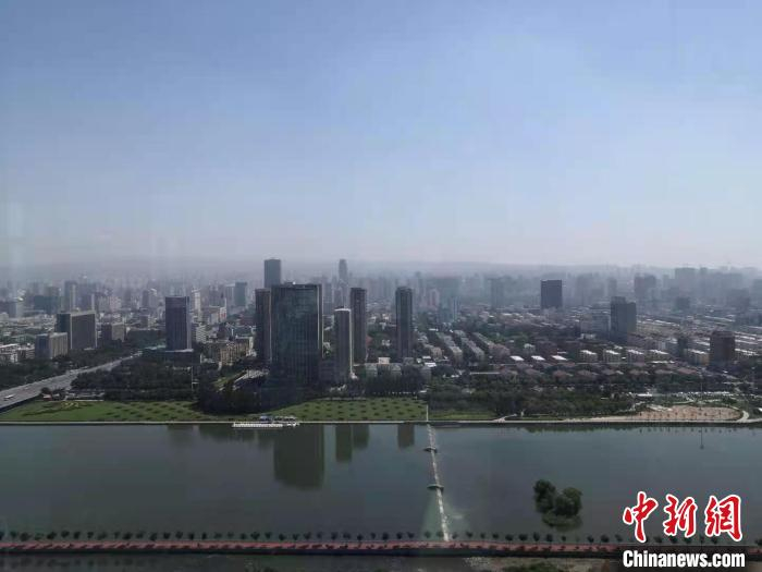 山西太原二手房交易进入“云时代”。（资料图）　李新锁　摄