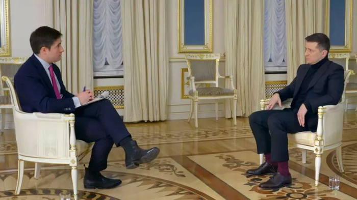 ▲采访现场图（阿克西奥斯新闻网）