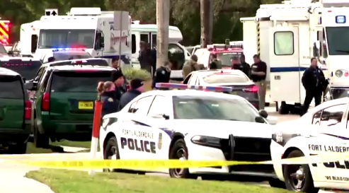 警方封锁案发地附近街道&nbsp; 视频截图