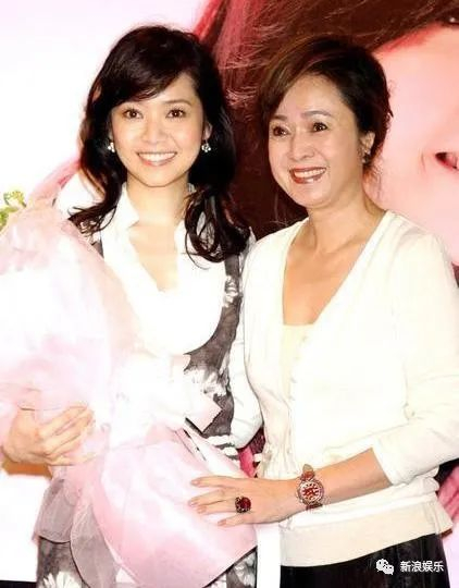 真不怕她妈妈那段往事更人尽皆知?|侯佩岑|林月云|邱嘉雄|侯世宏|蔡贵照_新浪娱乐_新浪新闻
