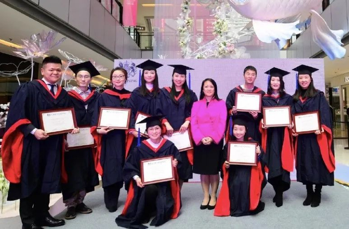 自英国驻重庆总领馆建馆以来，西南地区已有200多人获得英国志奋领奖学金。图：英国驻重庆总领事馆