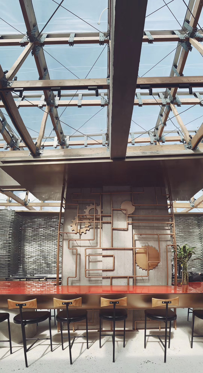 整个屋顶由半透明膜结构制成。 杨树浦文创 图