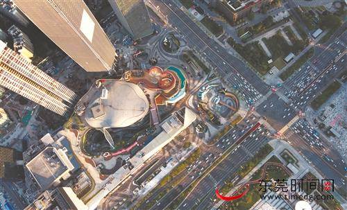 ■繁华的国贸中心一带 记者 陈栋 摄