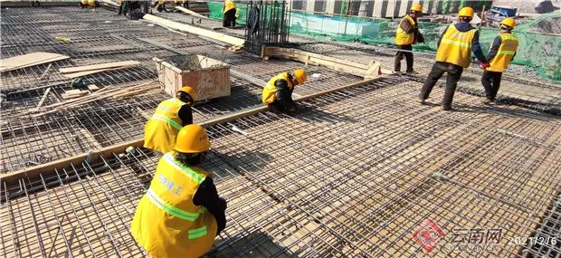 大瑞铁路首座站房封顶 通讯员供图