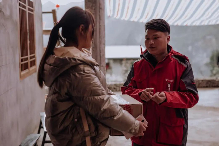 巫山县竹贤乡下庄村村民收到快递 京东供图