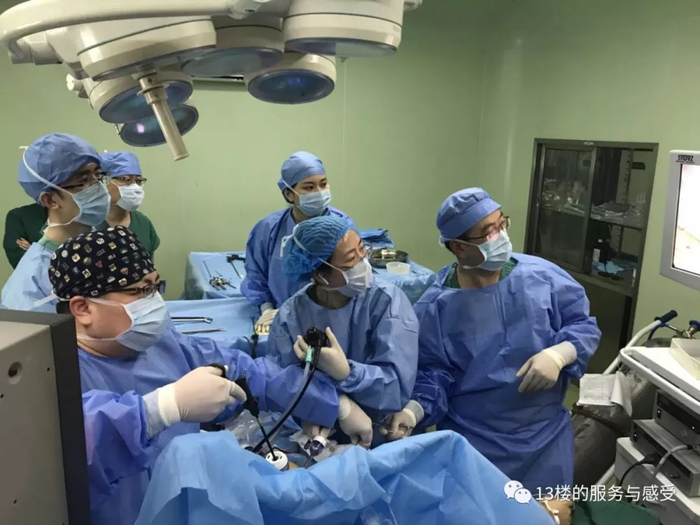 手术器械怎么穿走近手术室护士:无影灯下,别以为递把手术刀很简单。_新闻资讯_第4张_活检穿刺产品网 手术器械怎么穿走近手术室护士:无影灯下,别以为递把手术刀很简单。_https://www.jmylbn.com_新闻资讯_第4张