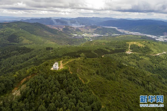 图为昆明市海口林场中宝林区及瞭望台（2020年7月24日摄，无人机照片）。新华社记者 陈欣波 摄