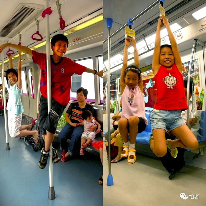 ▲地铁上的孩子。