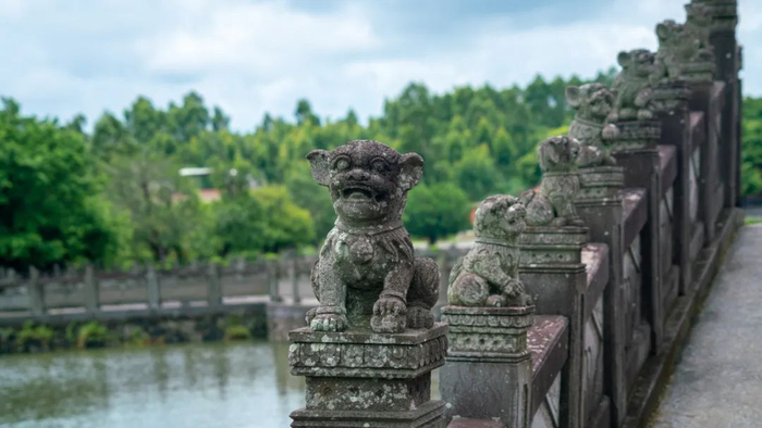 ▲ 形态各异的雷州石狗。摄影/李琼