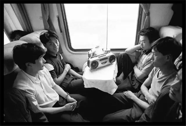 王福春，这位见证“火车上的中国人”的摄影师走了(含视频)|北京_手机新浪网