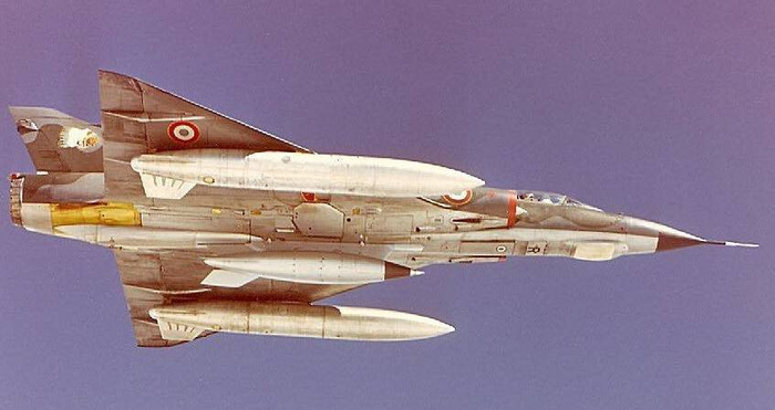 AN-52核炸弹可由“幻影”-3E战斗机携带。