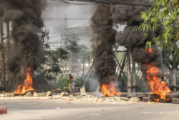 当地时间2021年3月14日，根据缅甸国家管理委员会发布的消息，位于仰光莱达雅和瑞必达两个镇区的部分工厂当天遭纵火。（人民视觉）