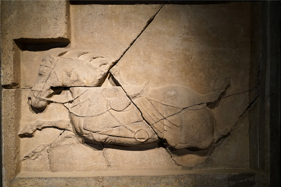    昭陵六骏之白蹄乌，为李世民与薛仁杲作战时的坐骑。