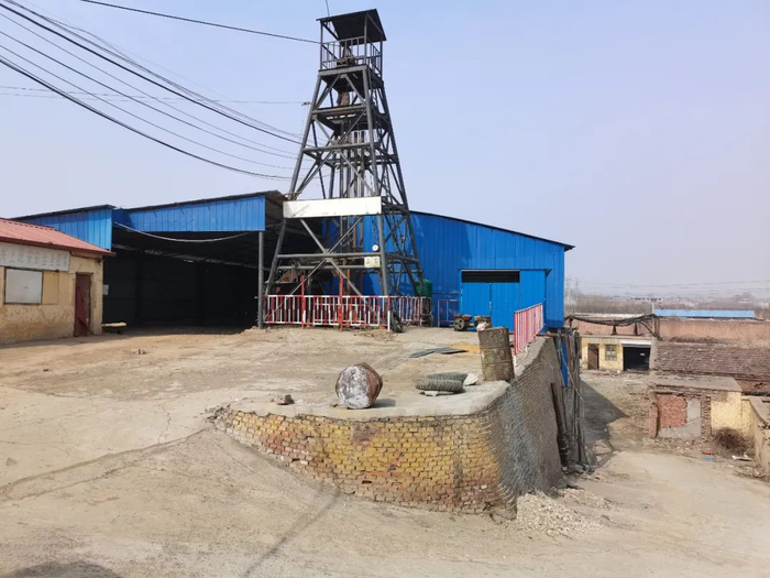 涉嫌发生事故的武安团城东铁矿副井。新京报记者 李英强 摄