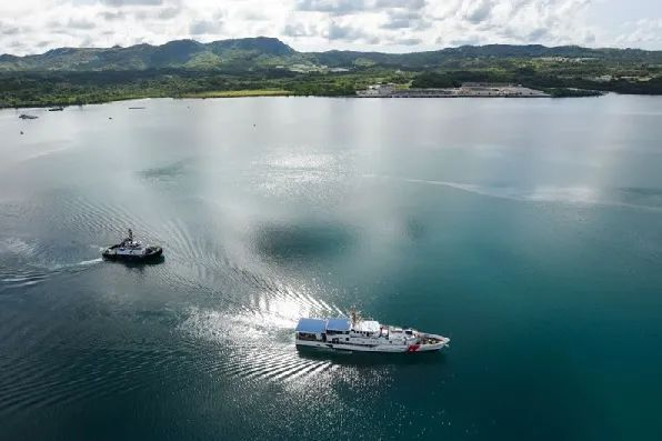 ▲美国海岸警卫队的“默特尔·哈泽德”号巡逻艇2020年9月前往关岛的途中（美国《华尔街日报》网站）