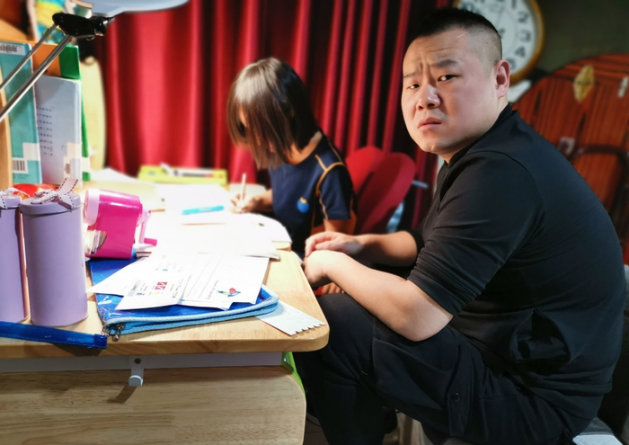 数说|中国家长每天陪孩子写多久的作业?|家庭作业|家庭|写作业|老师|学生_新浪新闻
