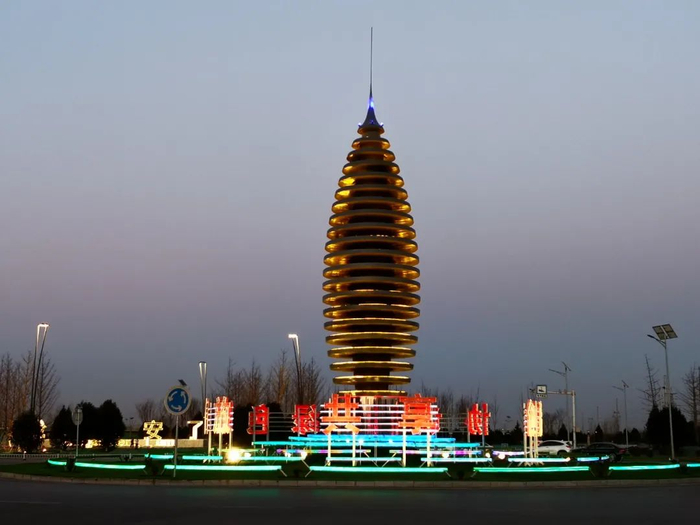 位于雄安新区容城县的地标性建筑容和塔。本报记者曹国厂摄