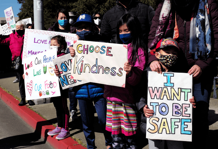 ▲资料图片：在美国加利福尼亚州旧金山湾区圣马特奥市，人们参加集会反对针对亚裔的歧视行为和仇恨犯罪。新华社记者 吴晓凌 摄