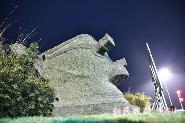 数千年前的三星堆文明仰望星空 新民晚报记者 孙中钦 摄