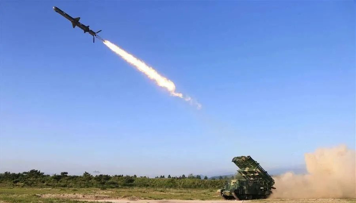 资料图片：朝鲜试射新型地对舰巡航导弹。新华社/朝中社