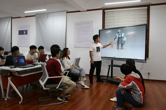 山东轻工职业学院世博动漫学院的工作室化的教室。&nbsp;学校供图